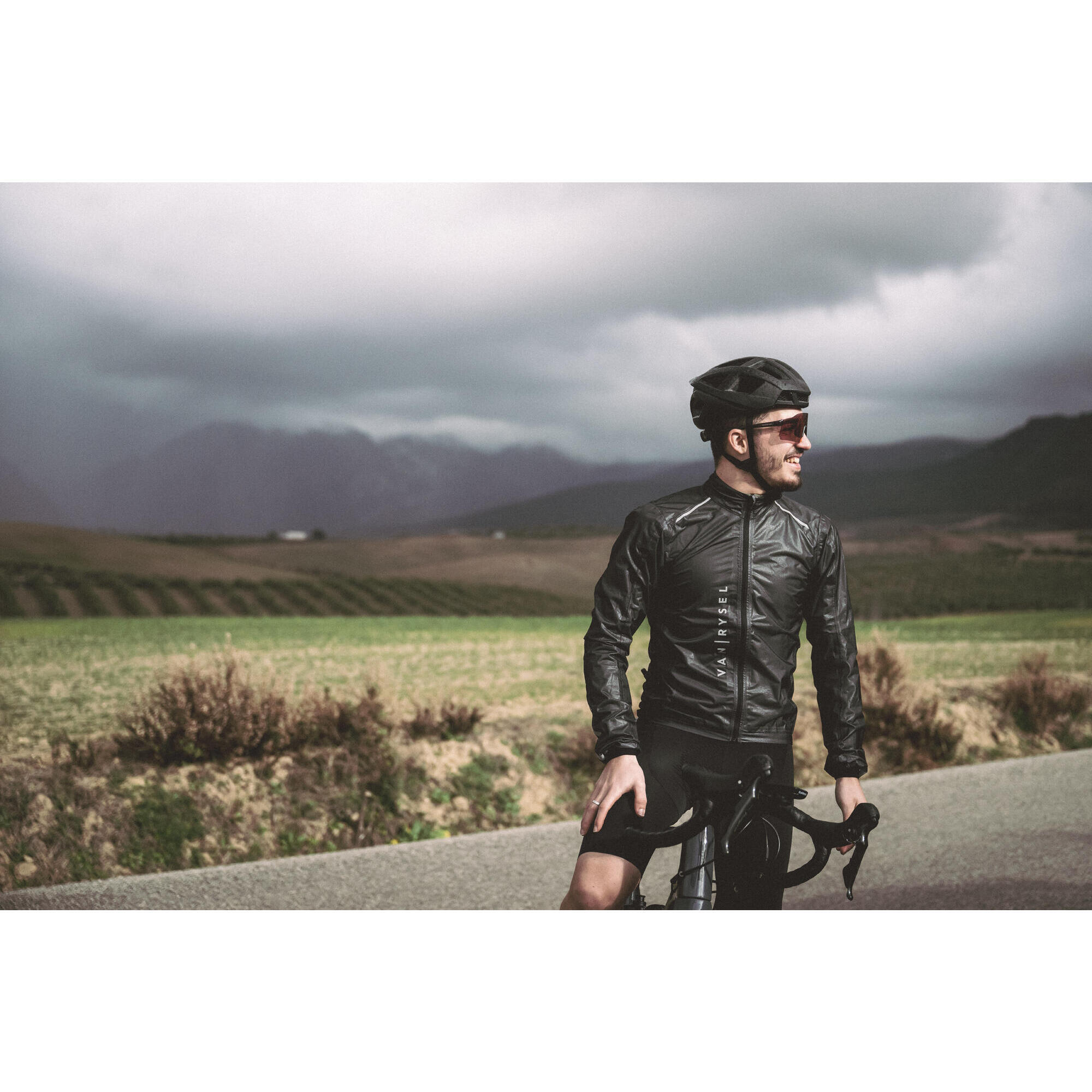 Van Rysel Men's Ultralight Waterproof Cycling Jacket