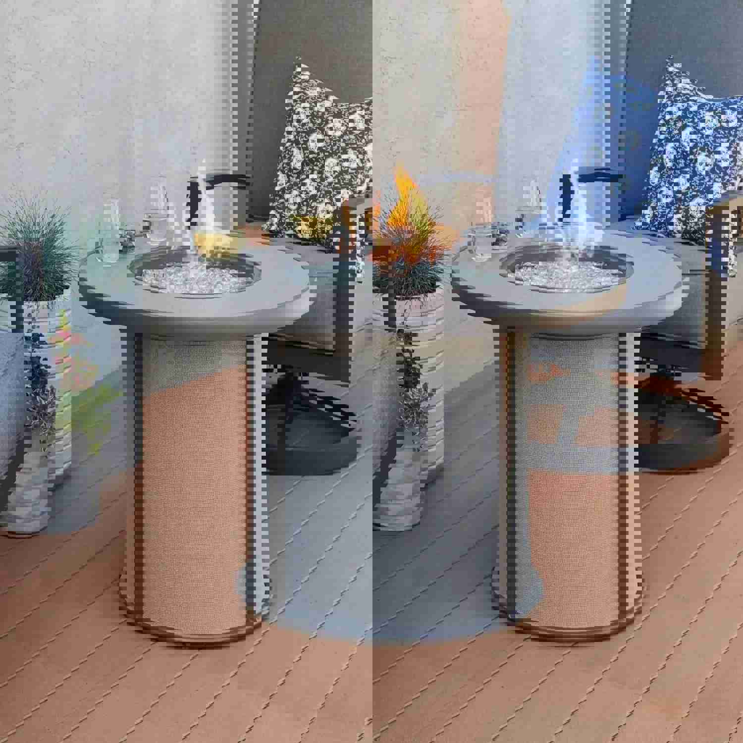 Outdoor GreatRoom Stonefire Round Gas Fire Pit Table