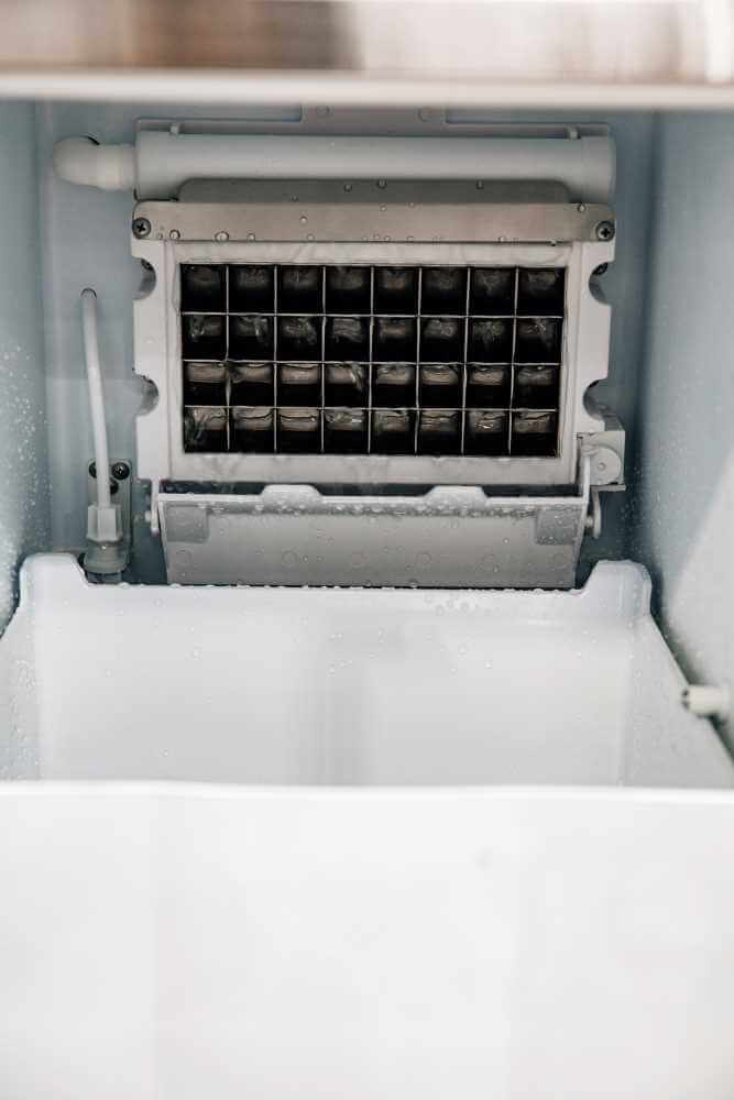 Summerset 15 UL Outdoor Rated Ice Maker with Stainless Door - 50 lb. Capacity