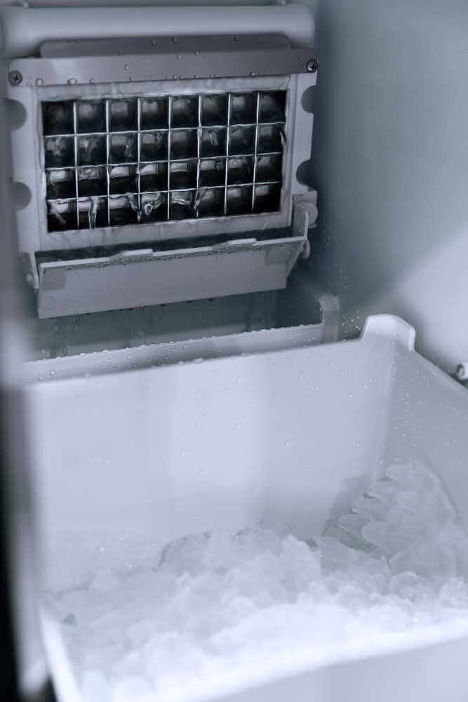 Summerset 15 UL Outdoor Rated Ice Maker with Stainless Door - 50 lb. Capacity