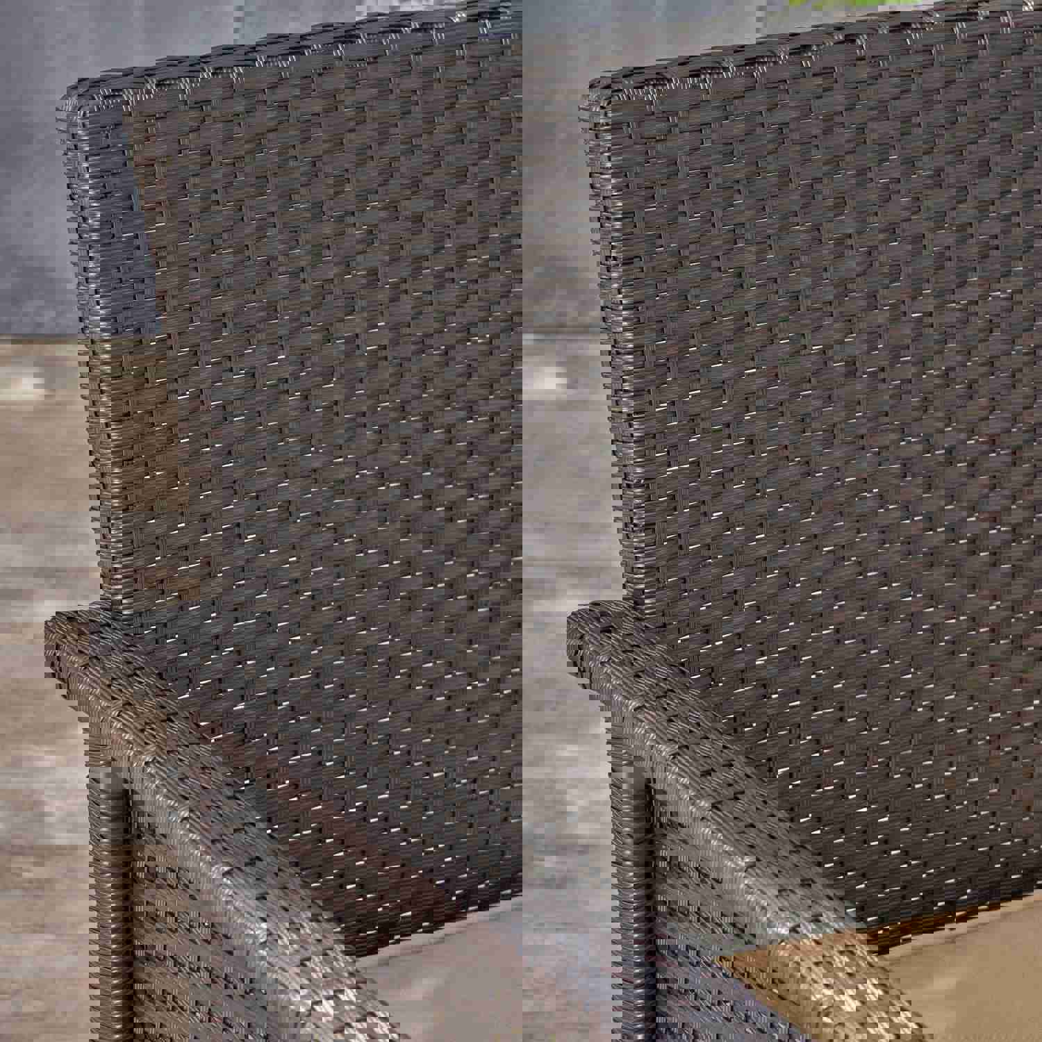 Luxury Outdoor 4-Seater Wicker Chat Set with Eco-Friendly Fire Pit